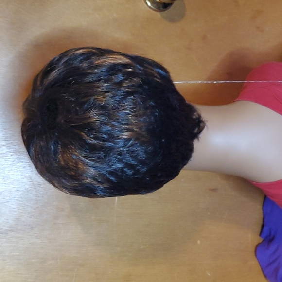 Short Black / Brown Wig With Bang - Picture 4 of 4